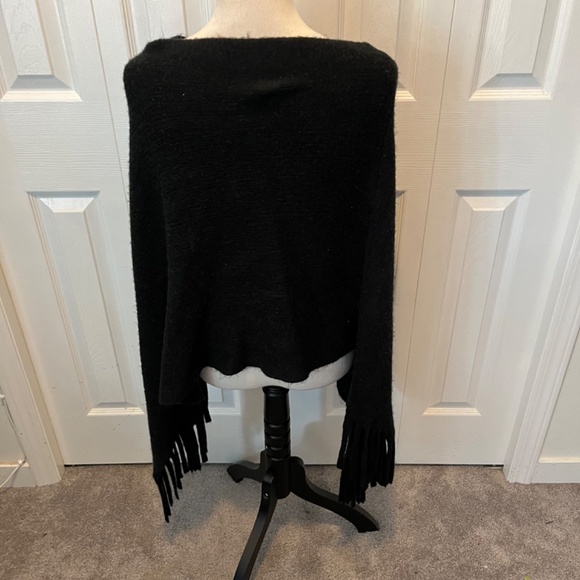 Women’s 100% Acrylic poncho - Picture 8 of 11